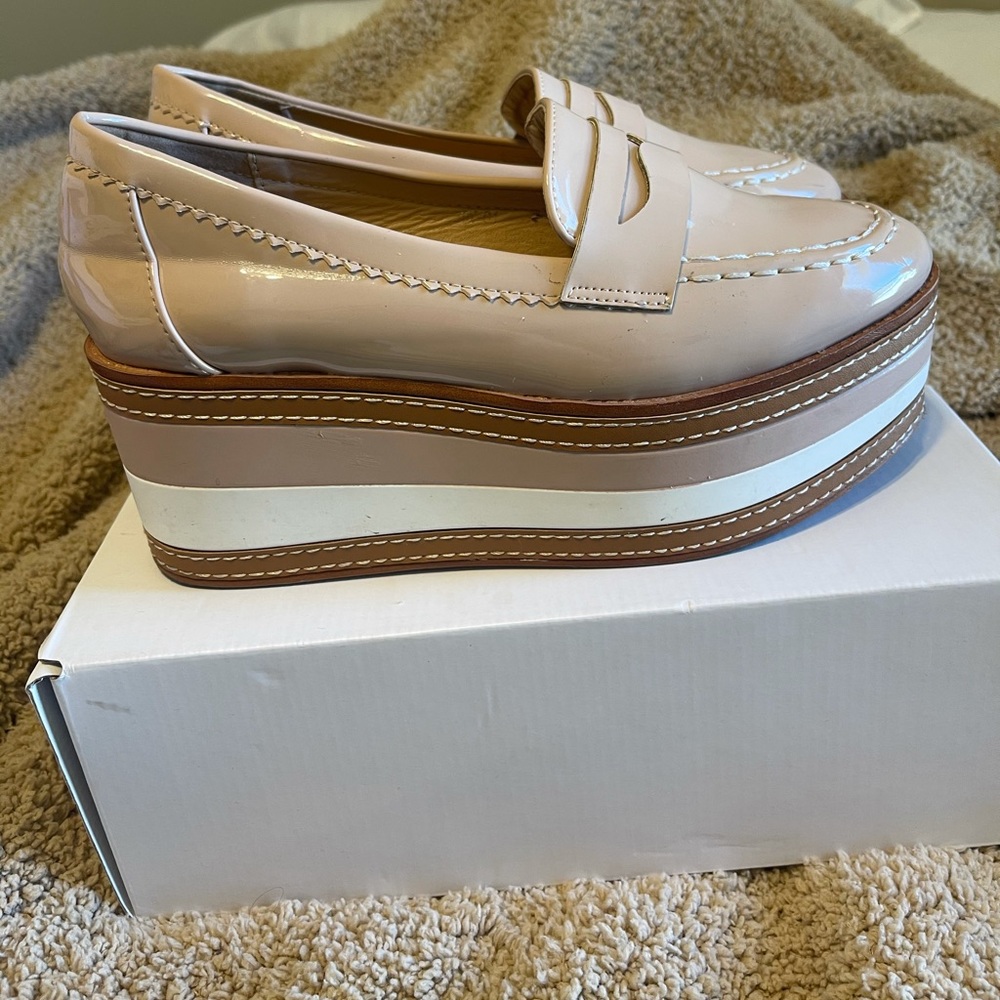 Patent leather Nude Oxfords. Platforms